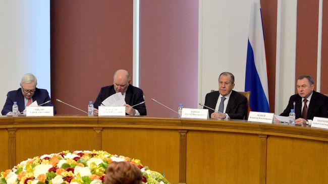 Глава МИД РФ Сергей Лавров и глава МИД Белоруссии Владимир Макей во время встречи в Минске. 21 ноября 2018 Глава МИД РФ Сергей Лавров и глава МИД Белоруссии Владимир Макей во время встречи в Минске. 21 ноября 2018