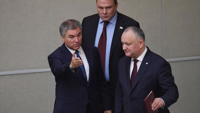 Председатель Государственной Думы РФ Вячеслав Володин, заместитель председателя Государственной Думы РФ Петр Толстой и президент Молдавии Игорь Додон. 21 ноября 2018 Председатель Государственной Думы РФ Вячеслав Володин, заместитель председателя Государственной Думы РФ Петр Толстой и президент Молдавии Игорь Додон. 21 ноября 2018
