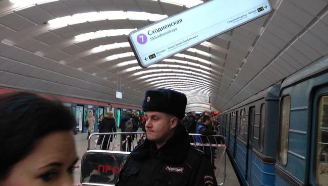 Информационное табло оборвалось на станции метро Сходненская. 22 ноября 2018 Информационное табло оборвалось на станции метро Сходненская. 22 ноября 2018