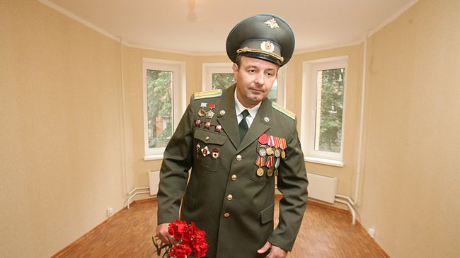 Военнослужащие ВВС получили ключи от новых квартир в подмосковной Балашихе. Военнослужащие ВВС получили ключи от новых квартир в подмосковной Балашихе.