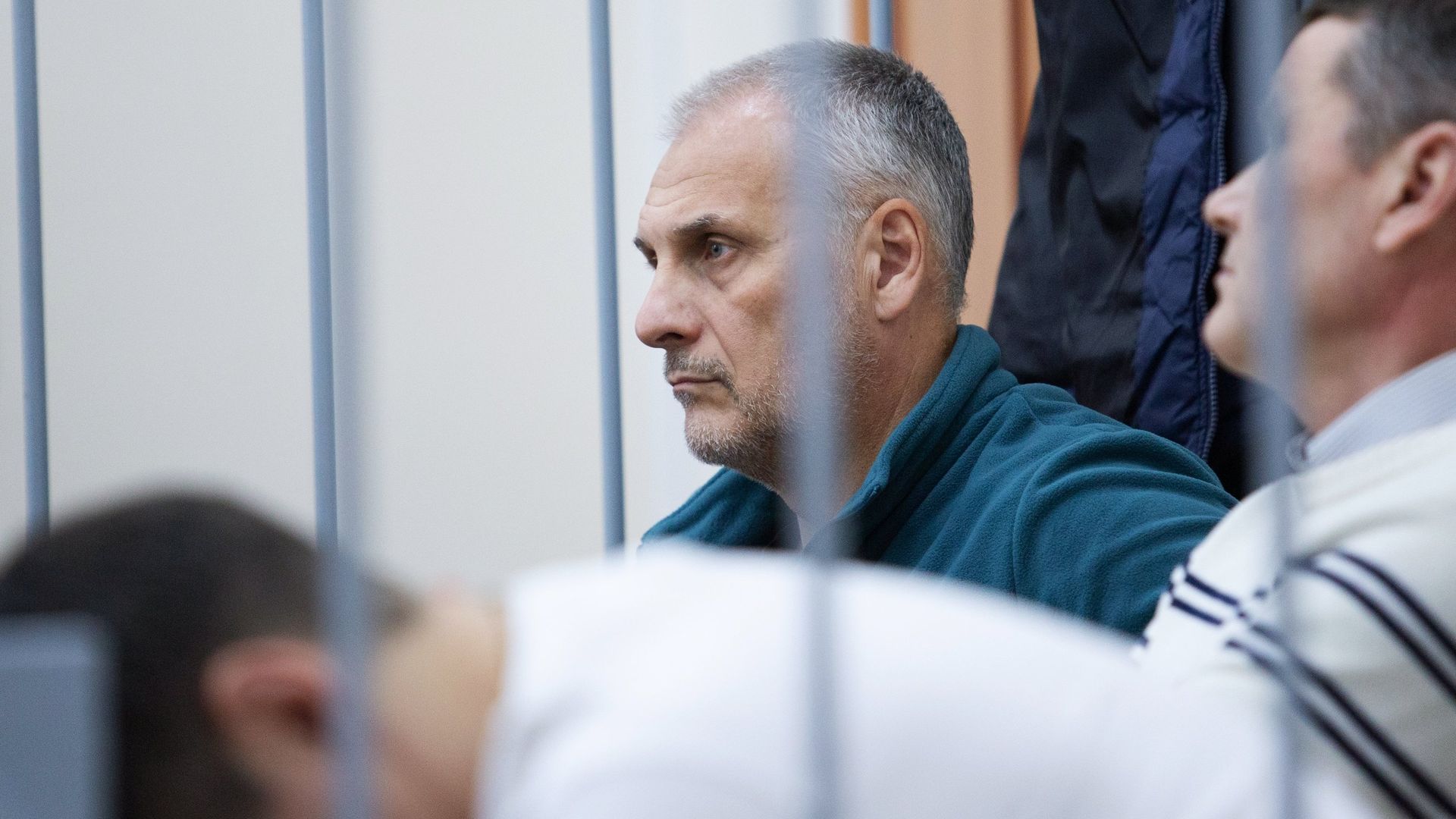 Бывший губернатор Сахалинской области Александр Хорошавин в зале Сахалинского областного суда во время рассмотрения апелляции. 22 ноября 2018 Бывший губернатор Сахалинской области Александр Хорошавин в зале Сахалинского областного суда во время рассмотрения апелляции. 22 ноября 2018 - РИА Новости, 1920, 01.09.2025