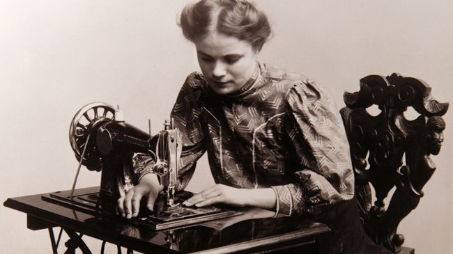 Фотография на выставке Курсистка – имя нарицательное. К 140-летнему юбилею высшего женского образования в России в Санкт-Петербурге Фотография на выставке Курсистка – имя нарицательное. К 140-летнему юбилею высшего женского образования в России в Санкт-Петербурге