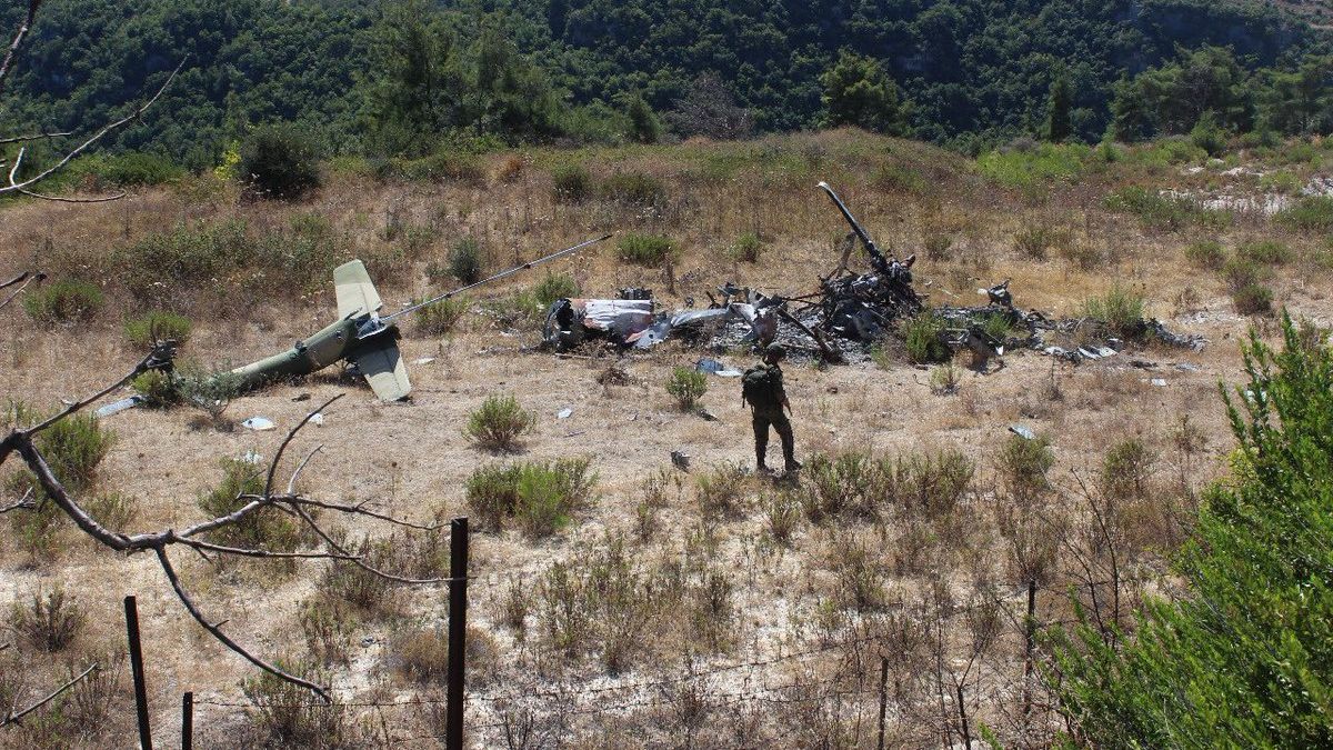 В рамках уголовного дела об убийстве в Сирии пилота СУ-24М Олега Пешкова и морского пехотинца Александра Позынича в провинции Латакия следователями СК России осмотрены места крушения российского бомбардировщика и вертолета спасательной группы В рамках уголовного дела об убийстве в Сирии пилота СУ-24М Олега Пешкова и морского пехотинца Александра Позынича в провинции Латакия следователями СК России осмотрены места крушения российского бомбардировщика и вертолета спасательной группы - РИА Новости, 1920, 24.11.2020