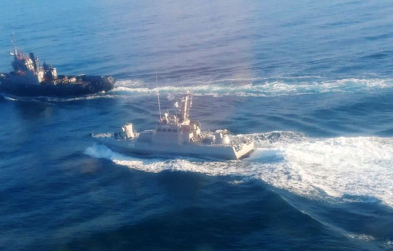 Три корабля ВМС Украины нарушили госграницу РФ и движутся к Керченскому проливу Три корабля ВМС Украины нарушили госграницу РФ и движутся к Керченскому проливу