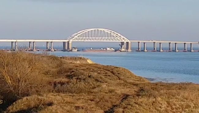 Керченский пролив перекрыли из-за провокации ВМС Украины