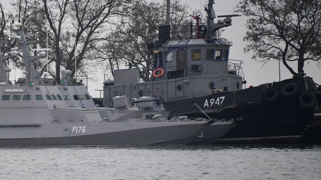 Корабли ВМС Украины, задержанные пограничной службой РФ за нарушение государственной границы России, в порту Керчи. Архивное фото Корабли ВМС Украины, задержанные пограничной службой РФ за нарушение государственной границы России, в порту Керчи. Архивное фото