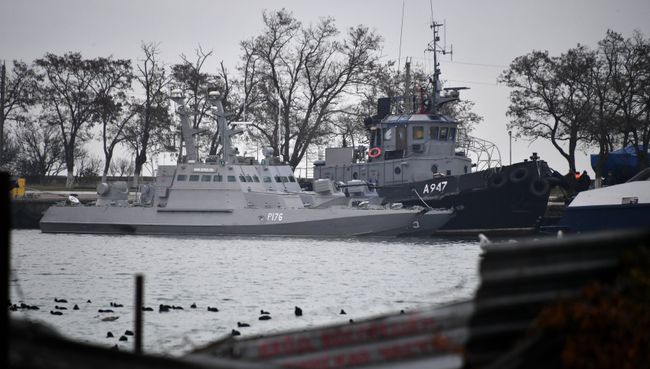 Корабли ВМС Украины, задержанные пограничной службой РФ за нарушение государственной границы России, в порту Керчи. 26 ноября 2018 Корабли ВМС Украины, задержанные пограничной службой РФ за нарушение государственной границы России, в порту Керчи. 26 ноября 2018