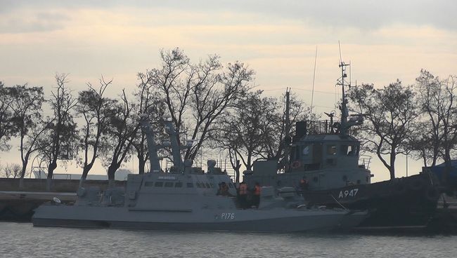 Задержанные корабли ВМС Украины у причала береговой охраны в Керчи Задержанные корабли ВМС Украины у причала береговой охраны в Керчи