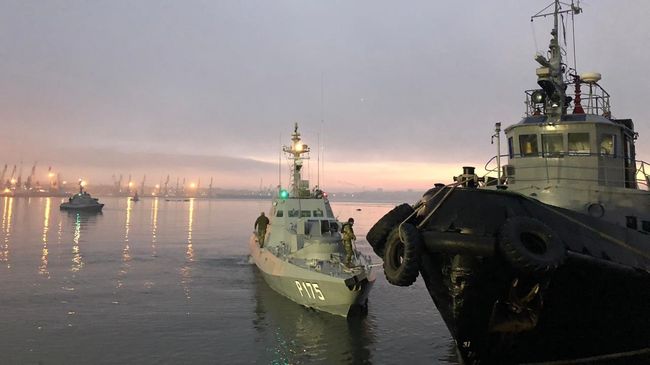 Корабли ВМС Украины, задержанные пограничной службой РФ за нарушение государственной границы России, в порту Керчи Корабли ВМС Украины, задержанные пограничной службой РФ за нарушение государственной границы России, в порту Керчи