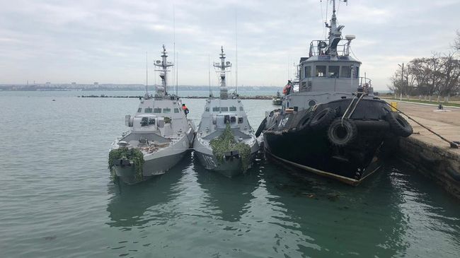 Корабли ВМС Украины, задержанные пограничной службой РФ за нарушение государственной границы России, в порту Керчи. Архивное фото Корабли ВМС Украины, задержанные пограничной службой РФ за нарушение государственной границы России, в порту Керчи. Архивное фото