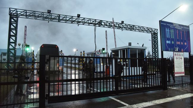 Украинско-польская граница во Львовской области, дорогу которой перекрыли владельцы автомобилей с иностранной регистрацией. Архивное фото Украинско-польская граница во Львовской области, дорогу которой перекрыли владельцы автомобилей с иностранной регистрацией. Архивное фото
