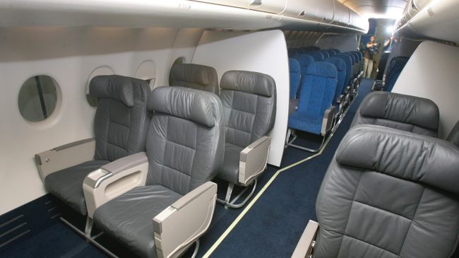 В салоне нового российского самолета SuperJet-100 В салоне нового российского самолета SuperJet-100