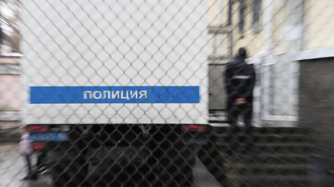 Полицейский автозак у Киевского районного суда Симферополя. Архивное фото Полицейский автозак у Киевского районного суда Симферополя. Архивное фото