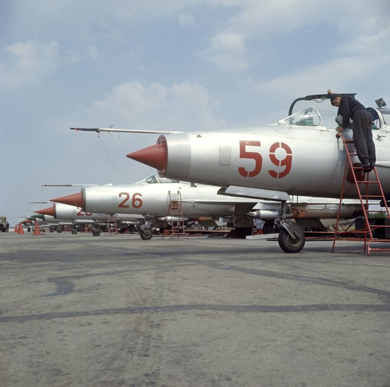 Истребители МИГ-21 на аэродроме. 1970 год