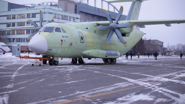 Первый летный образец новейшего легкого военно-транспортного самолета Ил-112В Первый летный образец новейшего легкого военно-транспортного самолета Ил-112В