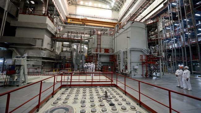 Центральный зал 4-го энергоблока с реактором БН-800 Белоярской атомной электростанции Центральный зал 4-го энергоблока с реактором БН-800 Белоярской атомной электростанции