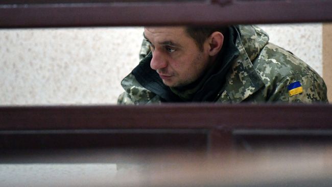 Задержанный командир дивизиона судов обеспечения военно-морской базы Юг ВМС Украины Владимир Лесовой в суде Симферополя. 28 ноября 2018 Задержанный командир дивизиона судов обеспечения военно-морской базы Юг ВМС Украины Владимир Лесовой в суде Симферополя. 28 ноября 2018
