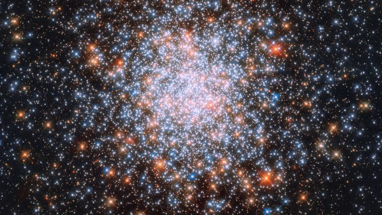 Рассеянное скопление NGC 1866, которое находится в Большом Магеллановом Облаке Рассеянное скопление NGC 1866, которое находится в Большом Магеллановом Облаке