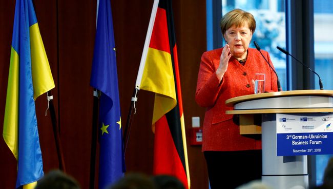 Канцлер Германии Ангела Меркель выступает на немецко-украинском бизнес-форуме в Берлине Канцлер Германии Ангела Меркель выступает на немецко-украинском бизнес-форуме в Берлине