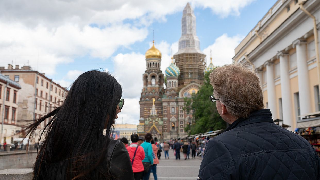 Туристы на улице Санкт-Петербурга Туристы на улице Санкт-Петербурга - РИА Новости, 1920, 11.09.2023