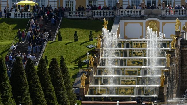 Весенний Праздник фонтанов в Санкт-Петербурге Весенний Праздник фонтанов в Санкт-Петербурге