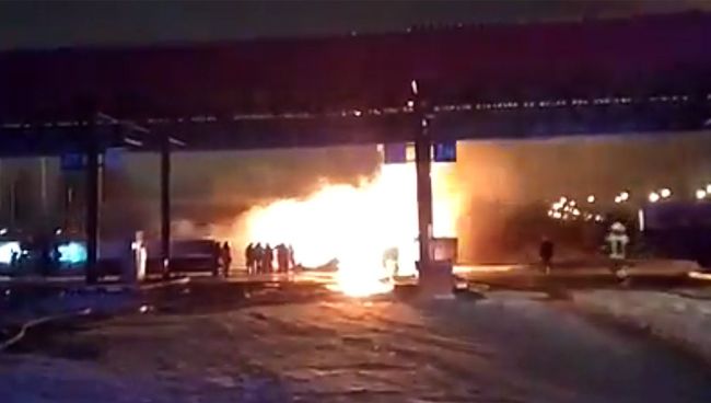 Бензовоз загорелся на территории автозаправочной станции в поселке Дружный Нижегородской области. 29 ноября 2018 Бензовоз загорелся на территории автозаправочной станции в поселке Дружный Нижегородской области. 29 ноября 2018