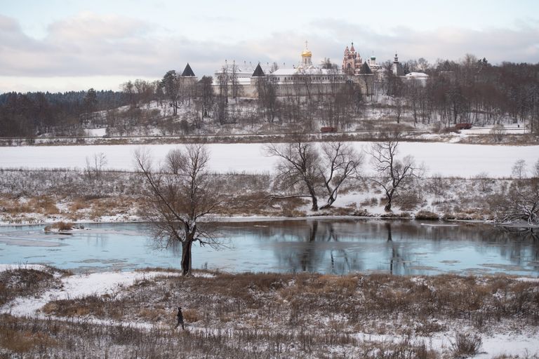 Вид на Саввино-Сторожевский монастырь в Звенигороде с Мясиной горы Вид на Саввино-Сторожевский монастырь в Звенигороде с Мясиной горы