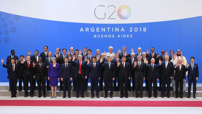 Совместное фотографирование глав делегаций - участников саммита G20 в Аргентине Совместное фотографирование глав делегаций - участников саммита G20 в Аргентине