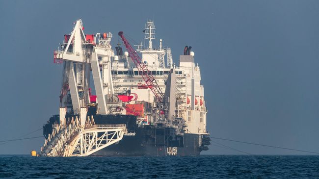 Судно Audacia компании Allseas во время укладки труб на германском участке газопровода Северный поток-2 Судно Audacia компании Allseas во время укладки труб на германском участке газопровода Северный поток-2