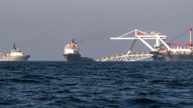 Судно Audacia компании Allseas (справа) во время укладки труб на германском участке газопровода Северный поток-2. 21 ноября 2018 Судно Audacia компании Allseas (справа) во время укладки труб на германском участке газопровода Северный поток-2. 21 ноября 2018