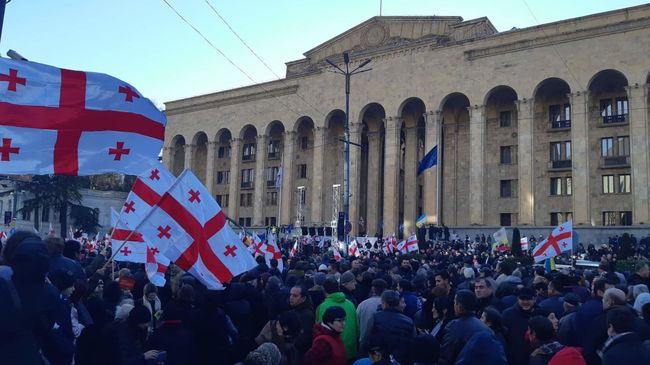 Акция протеста у здания парламента в Тбилиси Акция протеста у здания парламента в Тбилиси