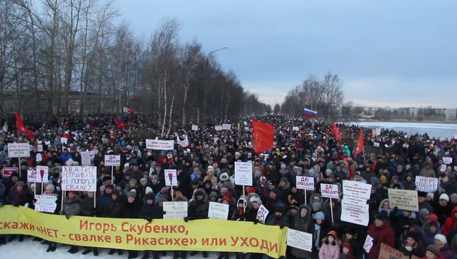 Участнигки митинга в Архангельске против создания новых мусорных полигонов. 2 декабря 2018 Участнигки митинга в Архангельске против создания новых мусорных полигонов. 2 декабря 2018