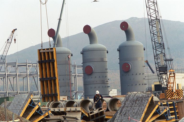 Строительство завода по сжижению газа