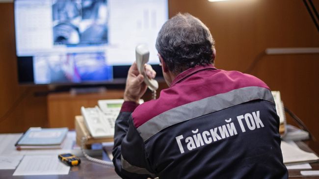 Сотрудник диспетчерской службы Гайского горно-обогатительного комбината Сотрудник диспетчерской службы Гайского горно-обогатительного комбината