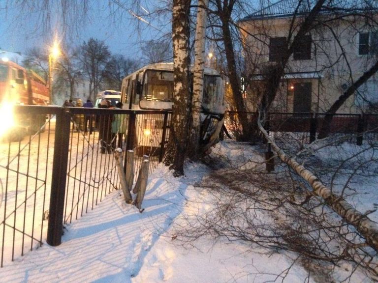 ДТП с пассажирским автобусом в Вичуге, Ивановская область. 4 декабря 2018 ДТП с пассажирским автобусом в Вичуге, Ивановская область. 4 декабря 2018