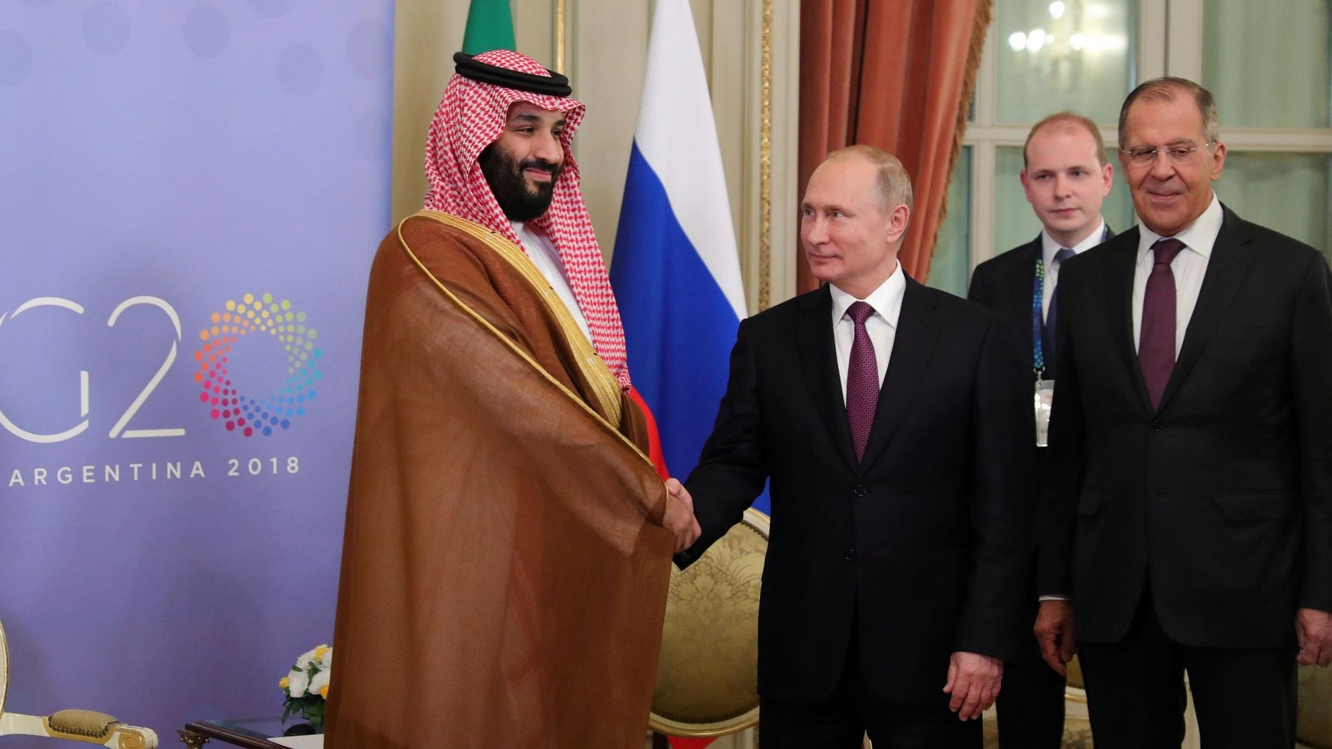 Президент РФ Владимир Путин и наследный принц Саудовской Аравии Мухаммед бен Сальман аль Сауд время встречи на полях саммита G20 в Буэнос-Айресе Президент РФ Владимир Путин и наследный принц Саудовской Аравии Мухаммед бен Сальман аль Сауд время встречи на полях саммита G20 в Буэнос-Айресе - РИА Новости, 1920, 19.10.2020
