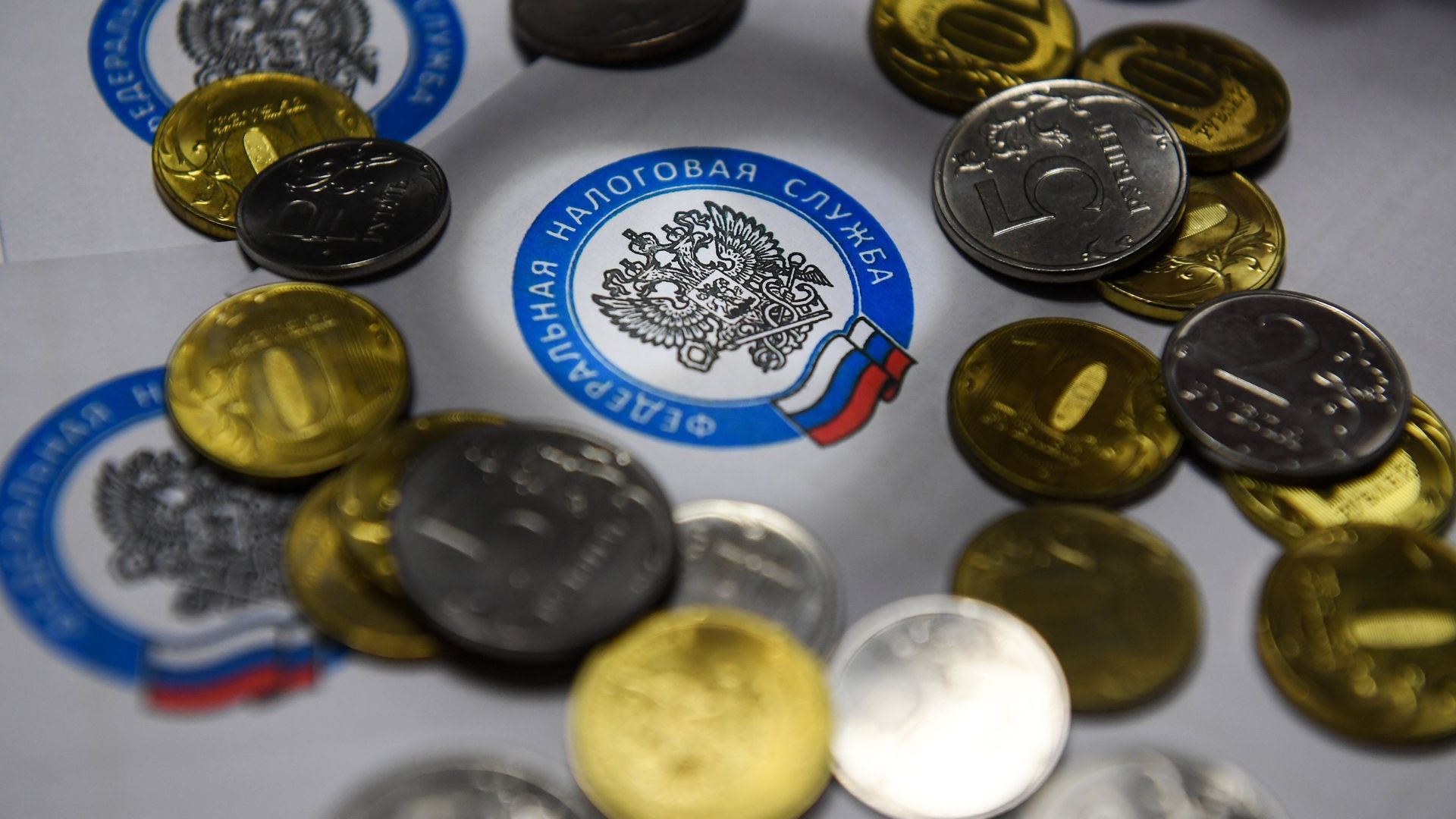Монеты России и конверты с логотипом ФНС РФ Монеты России и конверты с логотипом ФНС РФ - РИА Новости, 1920, 17.03.2021