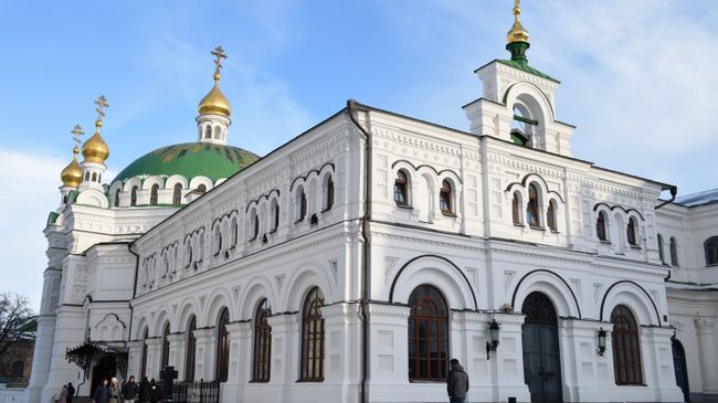 Трапезный храм Киево-Печерской лавры в Киеве Трапезный храм Киево-Печерской лавры в Киеве