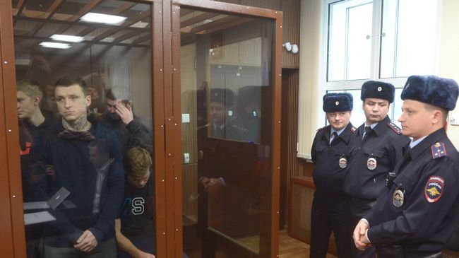 Павел Мамаев и Александр Кокорин (слева направо на первом плане)