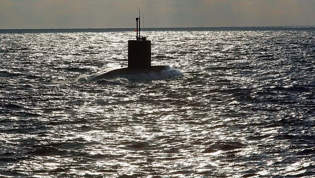 Подлодка ЧФ РФ прервала поход из-за сбоев в работе двигателя