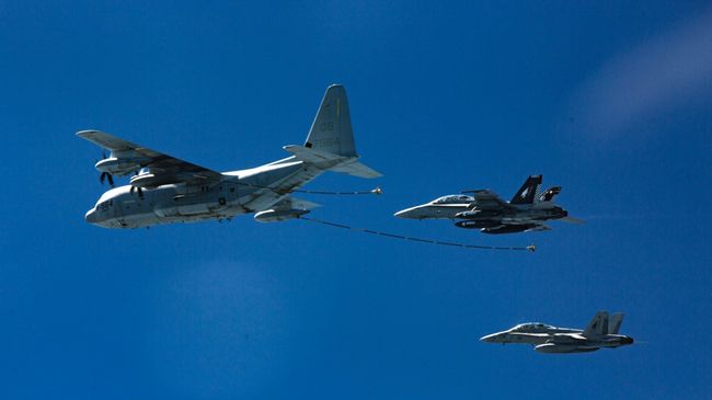 Американский самолет-заправщик