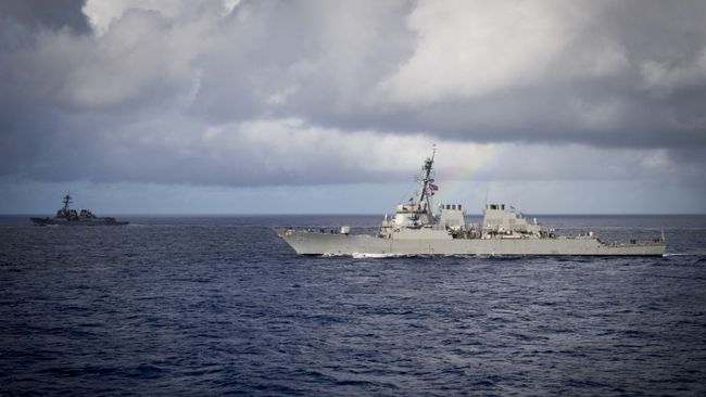 Американский эсминец USS McCampbell 