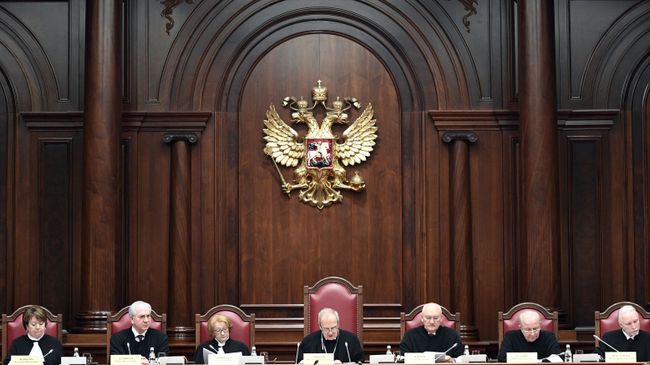 Председатель Конституционного суда РФ Валерий Зорькин на заседании по делу об административной границе между Чечней и Ингушетией в Конституционном суде РФ в Санкт-Петербурге. 6 декабря 2018 Председатель Конституционного суда РФ Валерий Зорькин на заседании по делу об административной границе между Чечней и Ингушетией в Конституционном суде РФ в Санкт-Петербурге. 6 декабря 2018