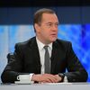  Председатель правительства РФ Дмитрий Медведев во время интервью журналистам пяти российских телеканалов