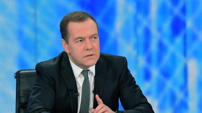 Дмитрий Медведев во время интервью журналистам пяти российских телеканалов по итогам работы правительства РФ в текущем году. 6 декабря 2018 Дмитрий Медведев во время интервью журналистам пяти российских телеканалов по итогам работы правительства РФ в текущем году. 6 декабря 2018