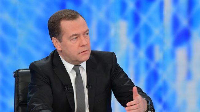 Дмитрий Медведев во время интервью журналистам пяти российских телеканалов по итогам работы правительства РФ в текущем году. 6 декабря 2018 Дмитрий Медведев во время интервью журналистам пяти российских телеканалов по итогам работы правительства РФ в текущем году. 6 декабря 2018