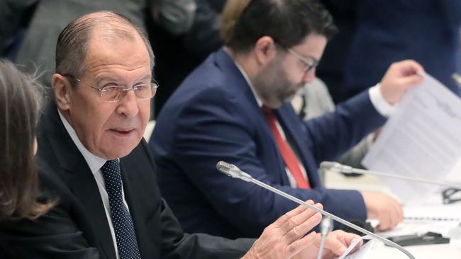 Глава МИД РФ Сергей Лавров перед началом ежегодного заседания Совета министров иностранных дел ОБСЕ в Милане. 6 декабря 2018 Глава МИД РФ Сергей Лавров перед началом ежегодного заседания Совета министров иностранных дел ОБСЕ в Милане. 6 декабря 2018