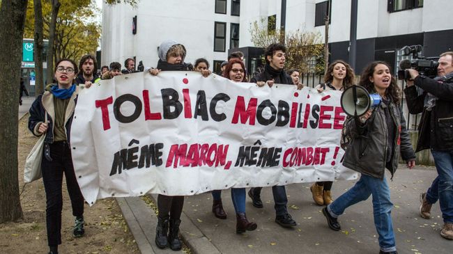 Акция протеста студентов в Париже