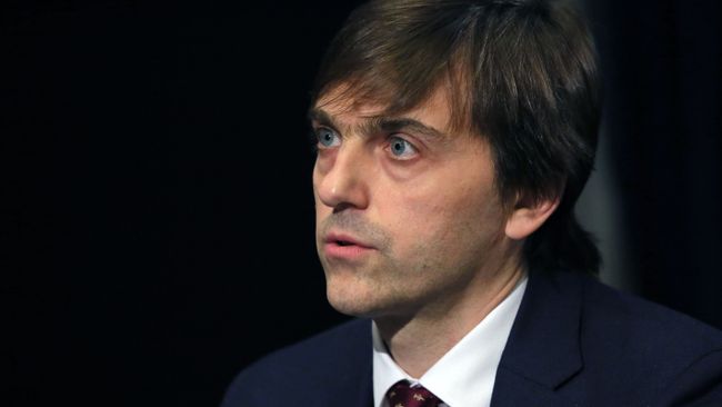 Руководитель Рособрнадзора Сергей Кравцов во время встречи с председателем правительства РФ Дмитрием Медведевым. 7 декабря 2018 Руководитель Рособрнадзора Сергей Кравцов во время встречи с председателем правительства РФ Дмитрием Медведевым. 7 декабря 2018