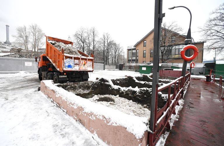 Работа снегоплавильного пункта Мосводостока 